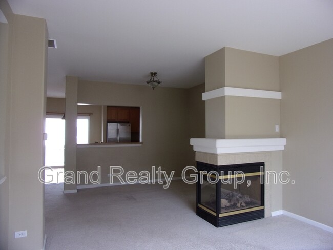 Building Photo - 652 S Rosehall Ln
