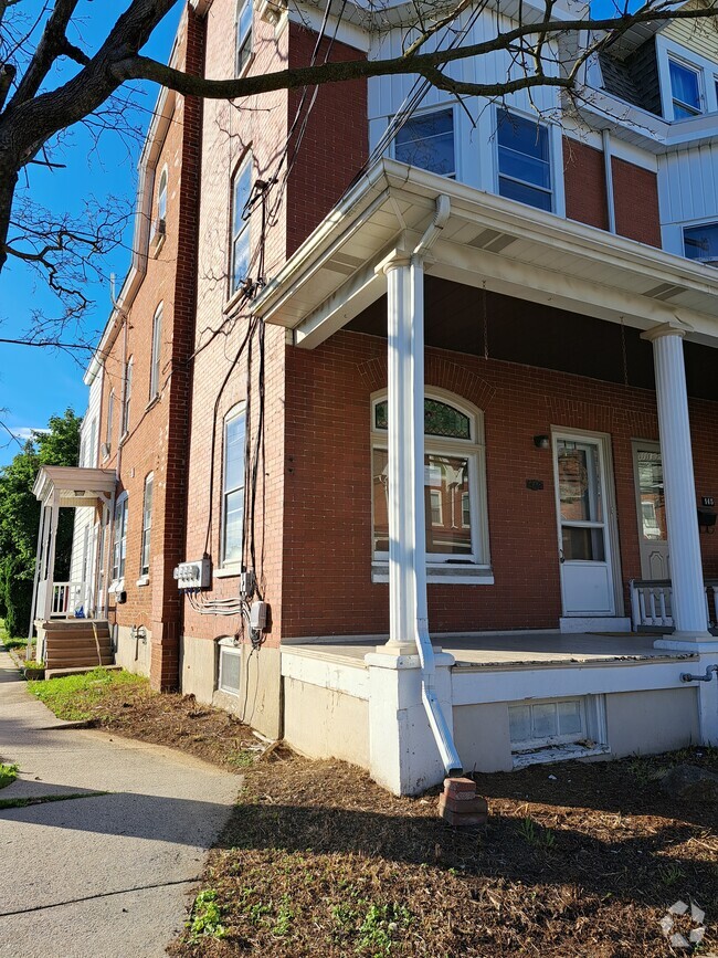 Building Photo - 147 W Washington St