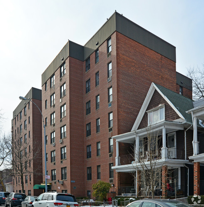 Building Photo - 1580 E 18th St