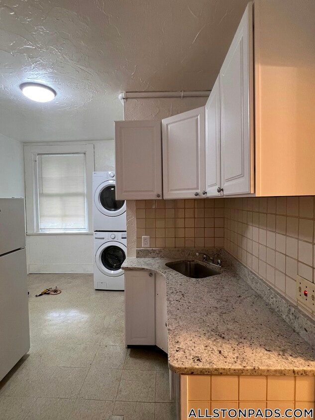 Primary Photo - 4 Adella Pl