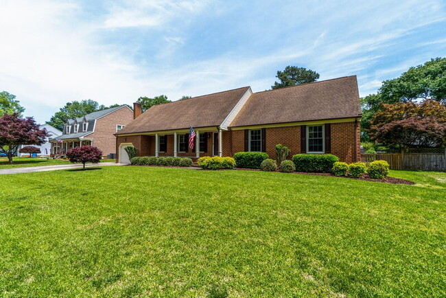 Building Photo - 658 Wickwood Dr