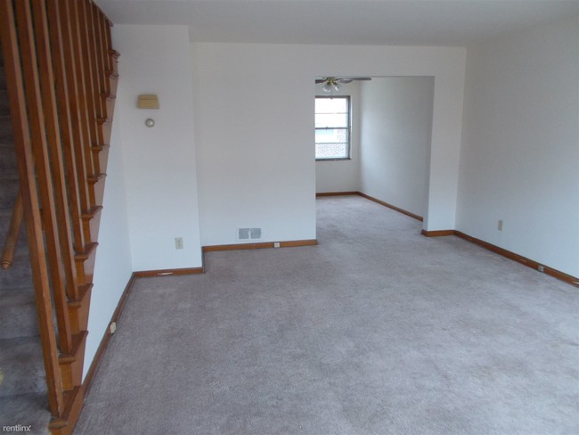 Building Photo - 2 br, 1 bath  - 1917 Warwick Ave 1917 Warwick