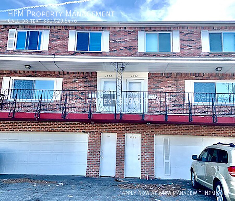 Primary Photo - 3 bedroom 2.5 bath townhouse for rent in A...