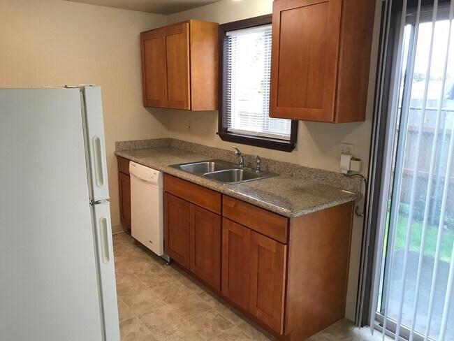 2 - 4635 NE Cully Blvd