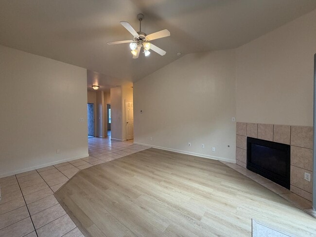 Foto del edificio - 4723 W Clinton Ave