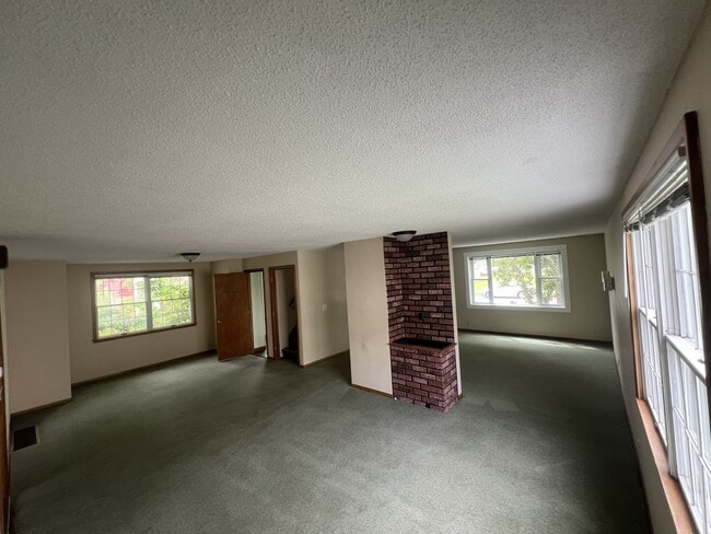 Building Photo - 107 10th St S
