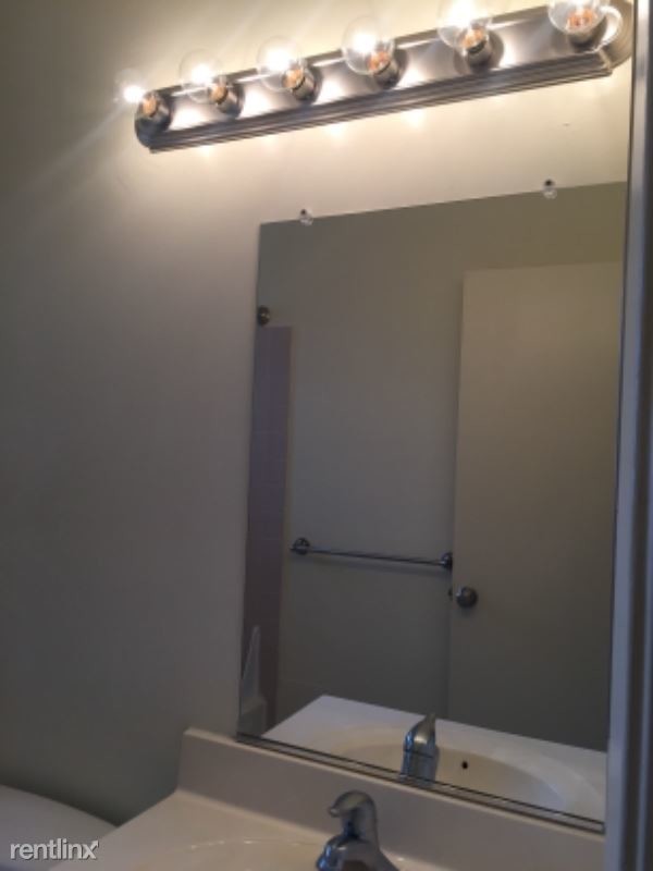 Building Photo - 2 br, 1 bath Apartment - 5002 E Gunter st.