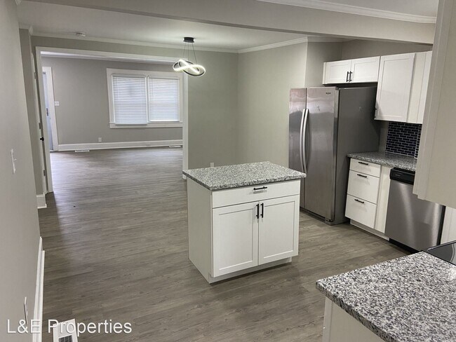 Building Photo - 3 br, 2 bath House - 205 E Catawba Drive