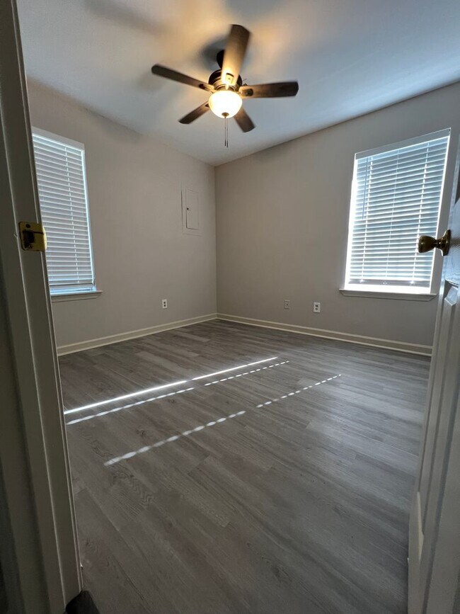 Building Photo - 33 Co Rd 398