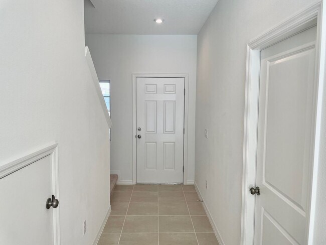 Foto del edificio - 3 Bedroom , 2.5 Bathroom For Rent By Owner