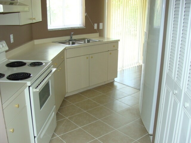 Foto del edificio - Cute 2 bedroom 1 Bath 1 Car garage Carole ...