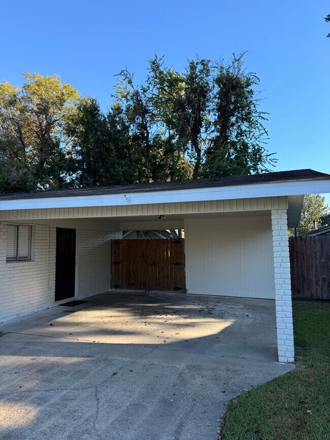 Building Photo - 305 Harrell Dr