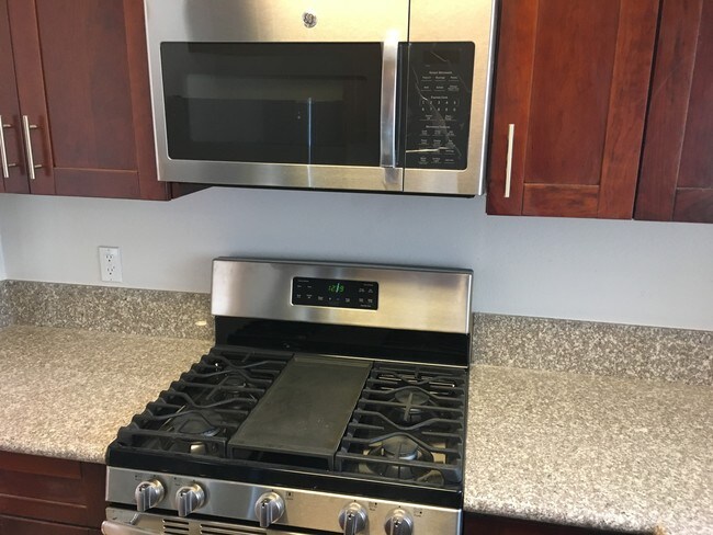 Kitchen - 420 Thompson Ave