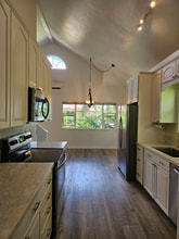 Building Photo - 75 Halili Ln