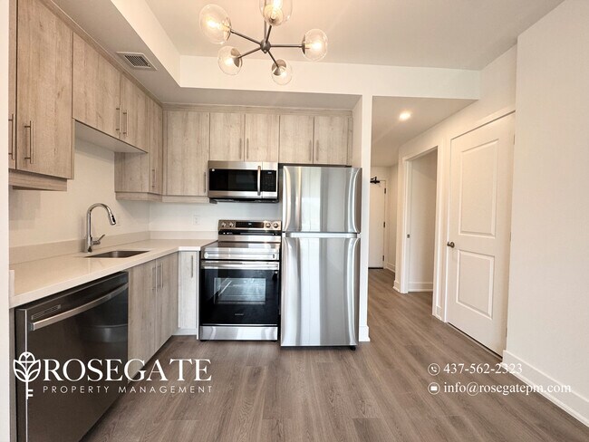 Photo du bâtiment - Brand New 2 Bed 2 Bath with Parking