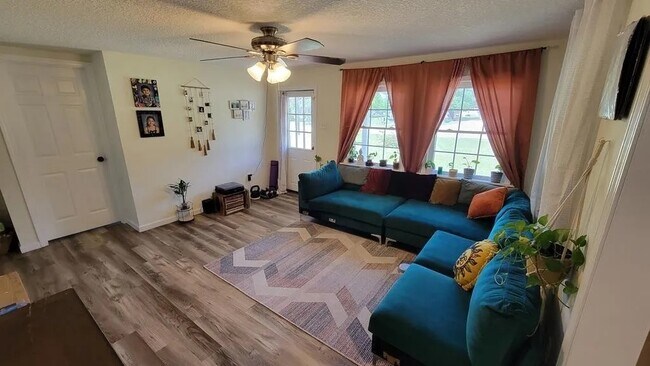 Foto del edificio - 3963 Trudie Rd