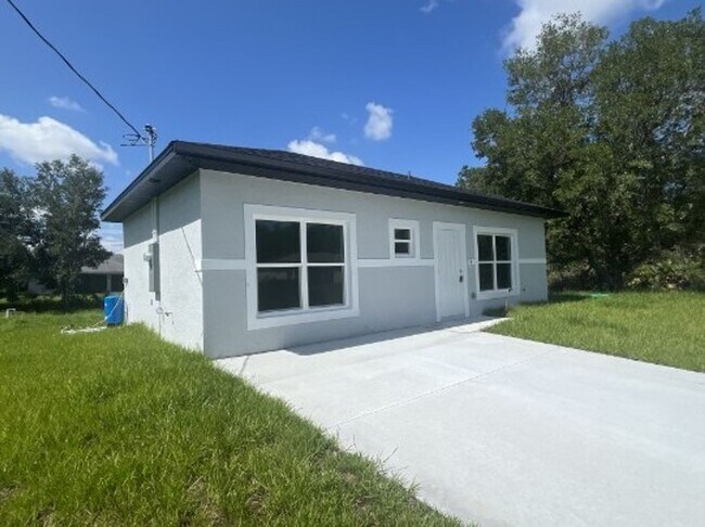 Foto del edificio - 571 Genoa Ave S