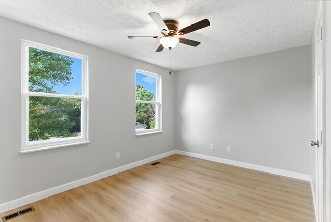Foto del edificio - 6054 Warrenpark Ln