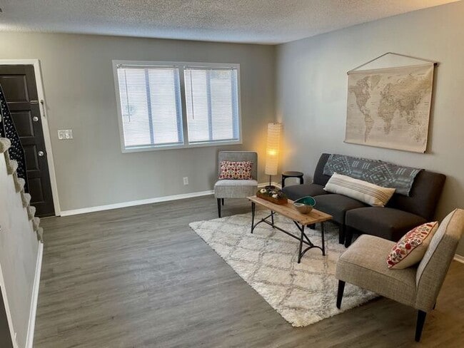 Photo - Cute and Convenient South Nashville Townhouse near BNA and Woodbine - Renovated