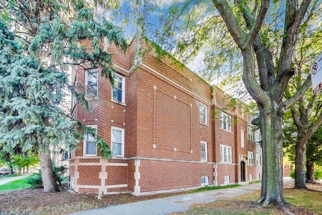 Building Photo - 3921 N Long Ave
