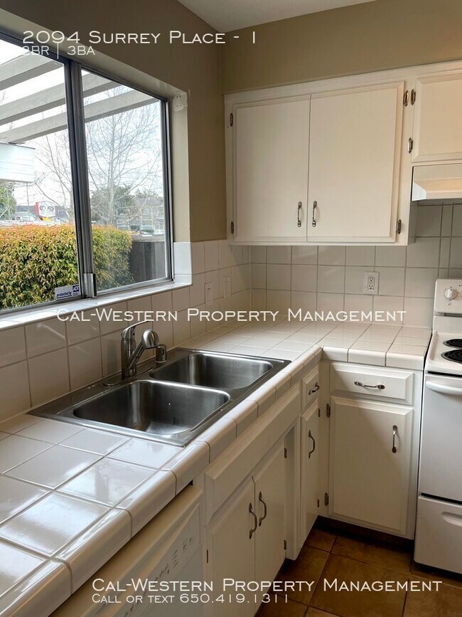 Building Photo - Lovely 2 Bedroom 1.5 Bathroom off Bascom