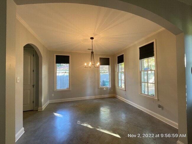 Building Photo - 581 Alexander St