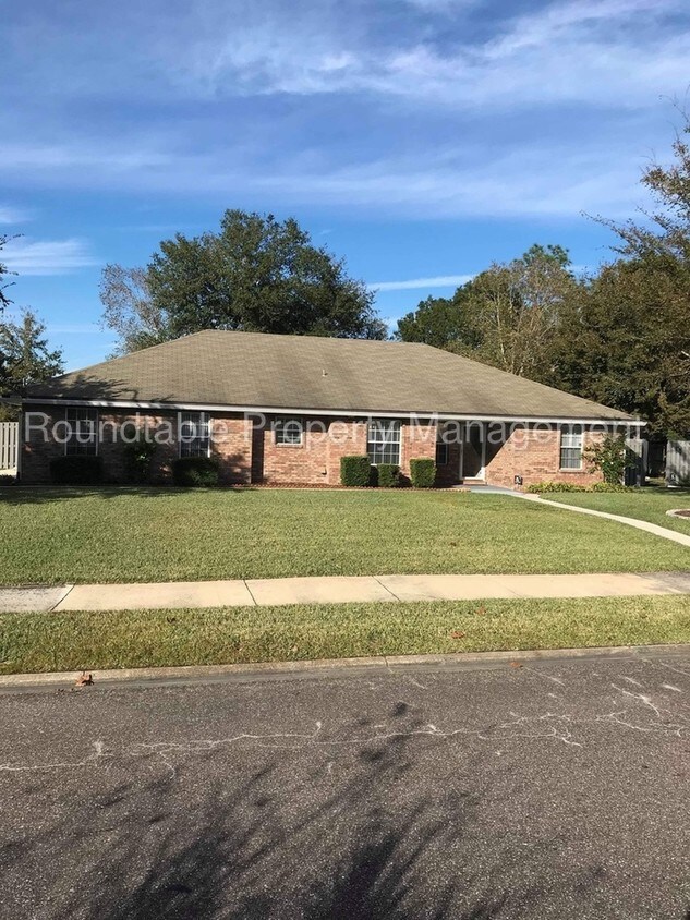 3 bedroom 2 bath home with side entry garage House Rental in