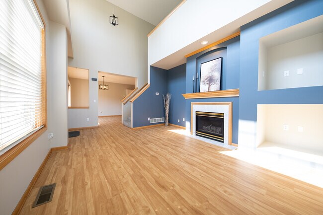 Building Photo - 9679 Alvarado Ln N