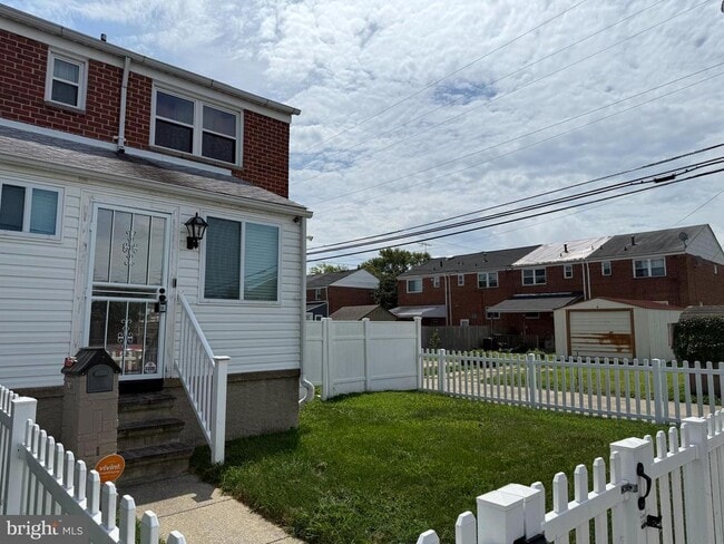 Building Photo - 907 Foxwood Ln
