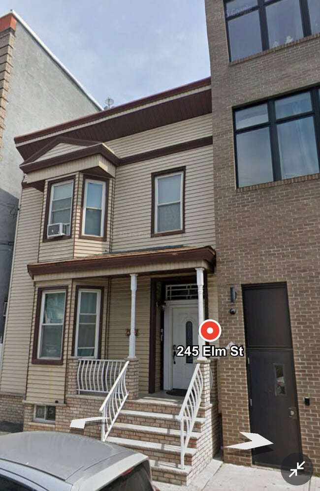 Building Photo - 245 Elm St