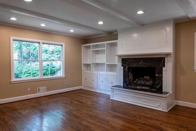 Building Photo - 2631 Northside Dr NW