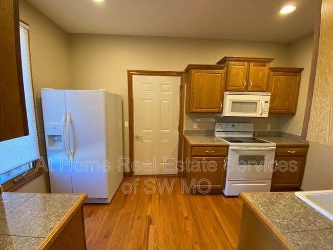 Building Photo - 5591 N 17th St