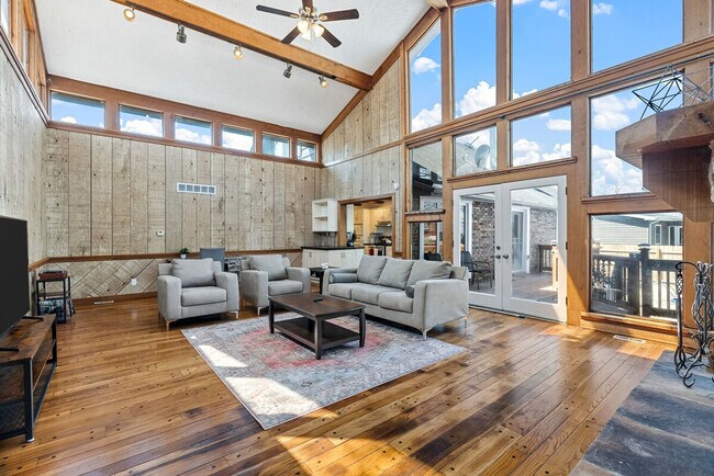 Foto del edificio - 5382 Kings Park Dr