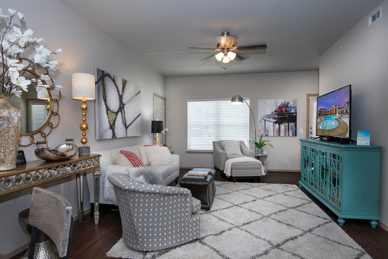 Primary Photo - The Greens at Longhills I/II