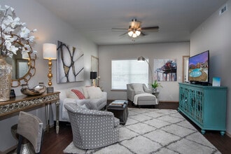 Building Photo - The Greens at Longhills I/II