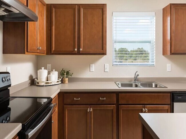 Building Photo - Single-Family Home available February 14th...