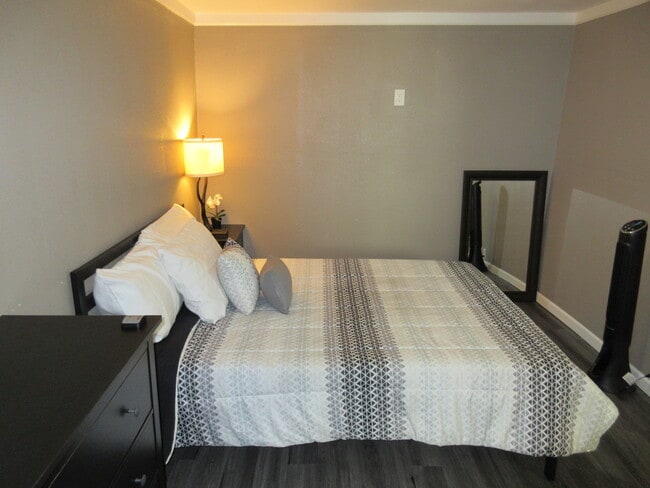 Foto del edificio - 611 Burwood Ln