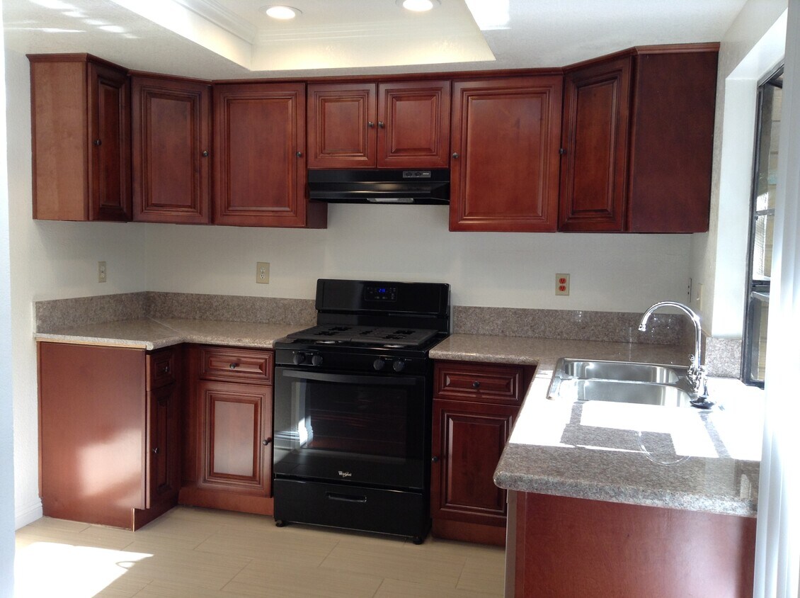 Kitchen - 1220 W Diamond St