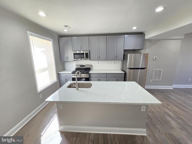 Foto del edificio - 3169 Ravenwood Ave