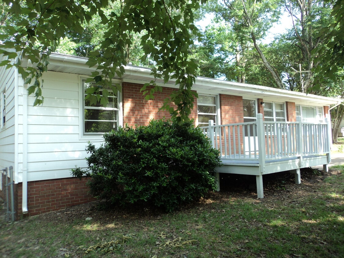 Primary Photo - 125 Nelson Ave