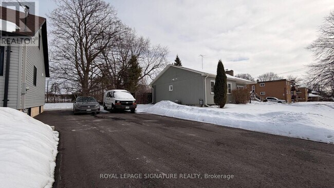 Building Photo - 119 Wellington St