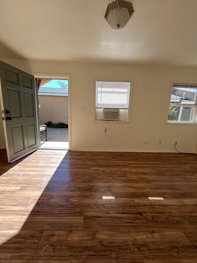 Sala de estar - 335 N Alvarado St