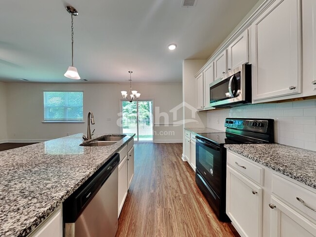 Building Photo - 418 E Main St