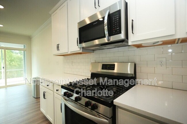 Foto del edificio - 4016 Rothwood Ln