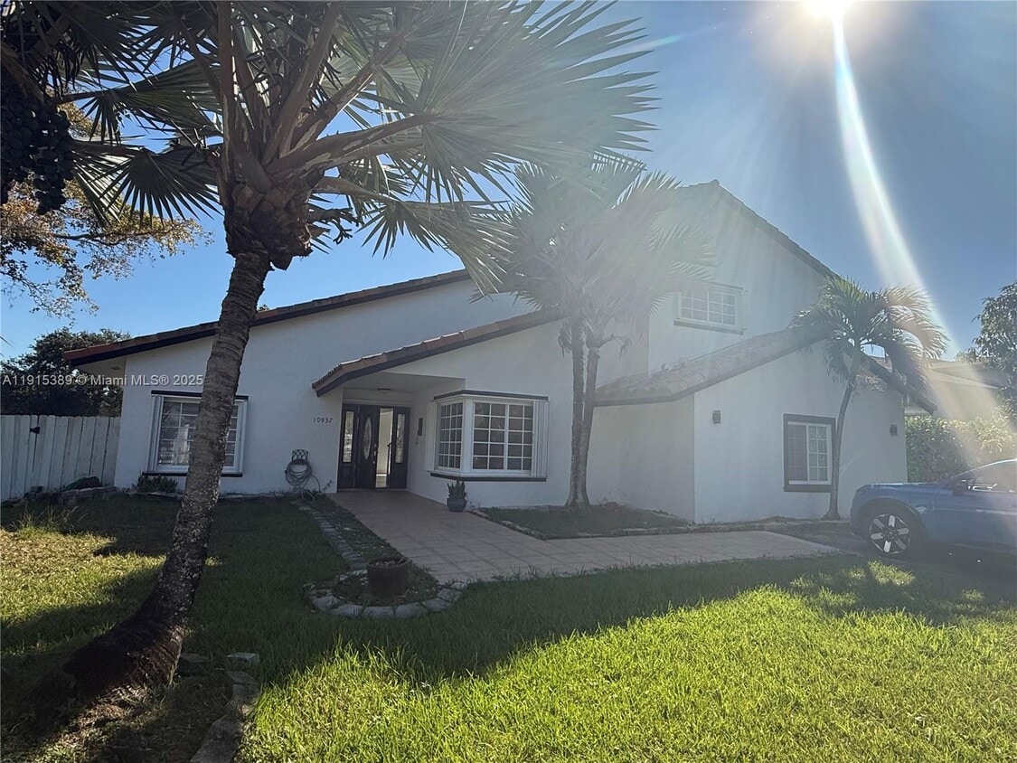 Primary Photo - 10937 SW 138th Pl