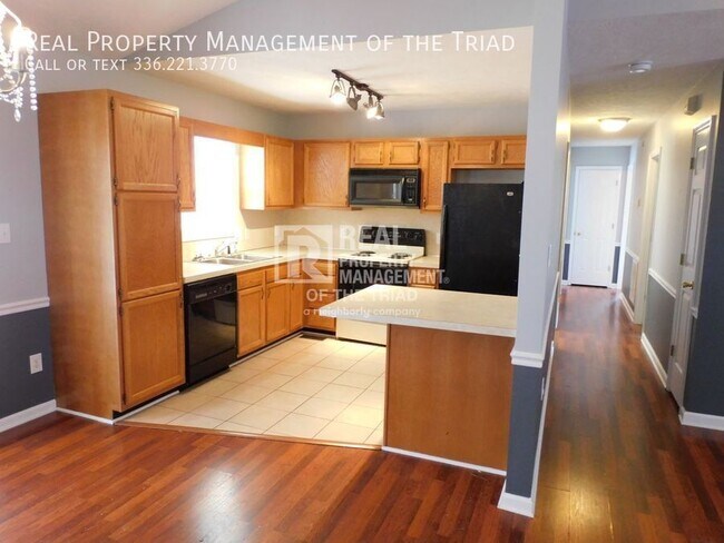 Foto del edificio - 13 Birchwood Ct