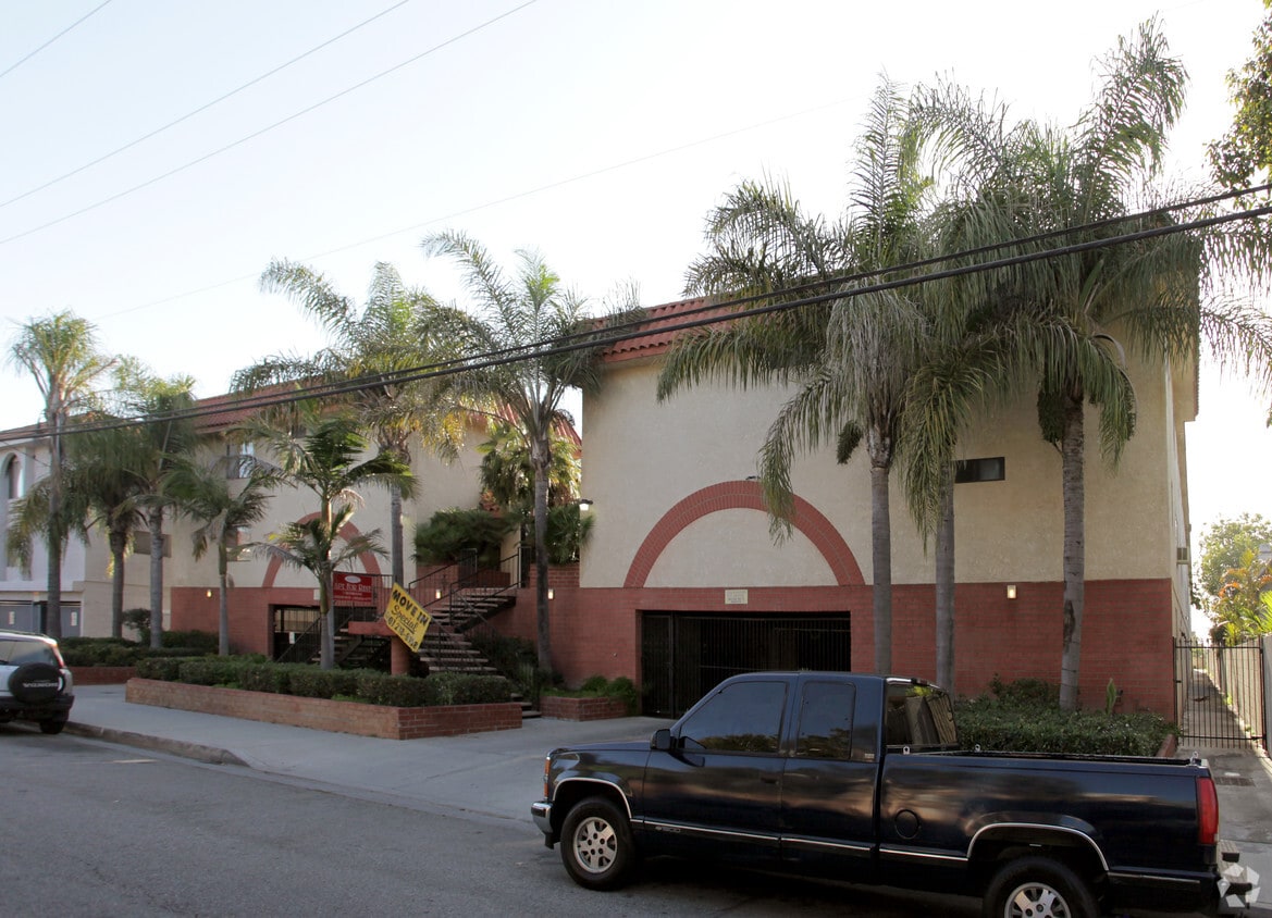 Building Photo - 14102 Lemoli Ave
