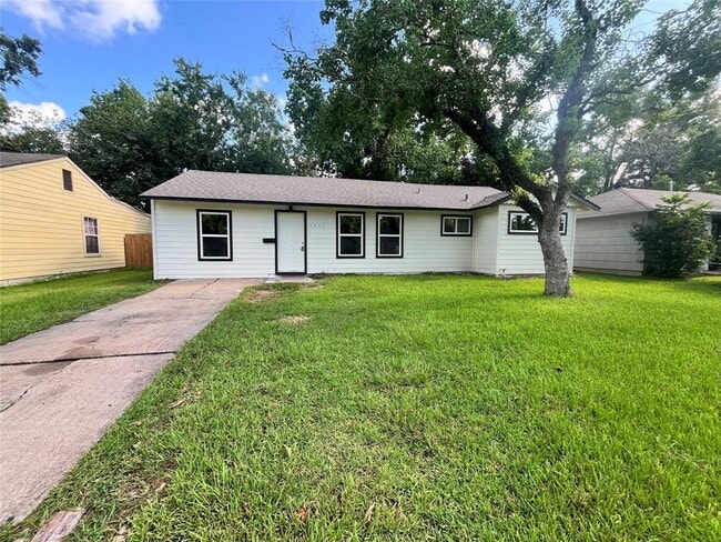 Building Photo - 5915 Beldart St