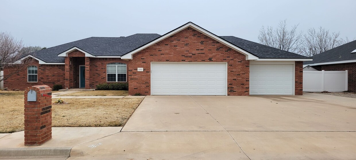 Primary Photo - LARGE LUXURY HOME IN RAINTREE ADDITION