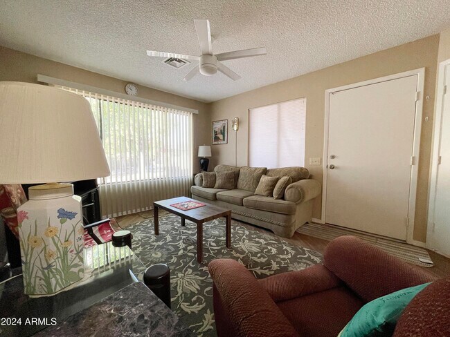 Foto del edificio - 14300 Bell Rd